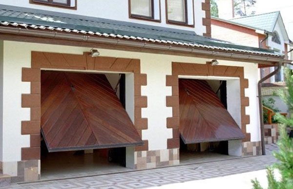 imagem de uma casa com portão basculante